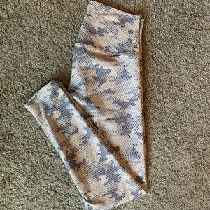 DYI Signature Tight - Digital Camo Size M